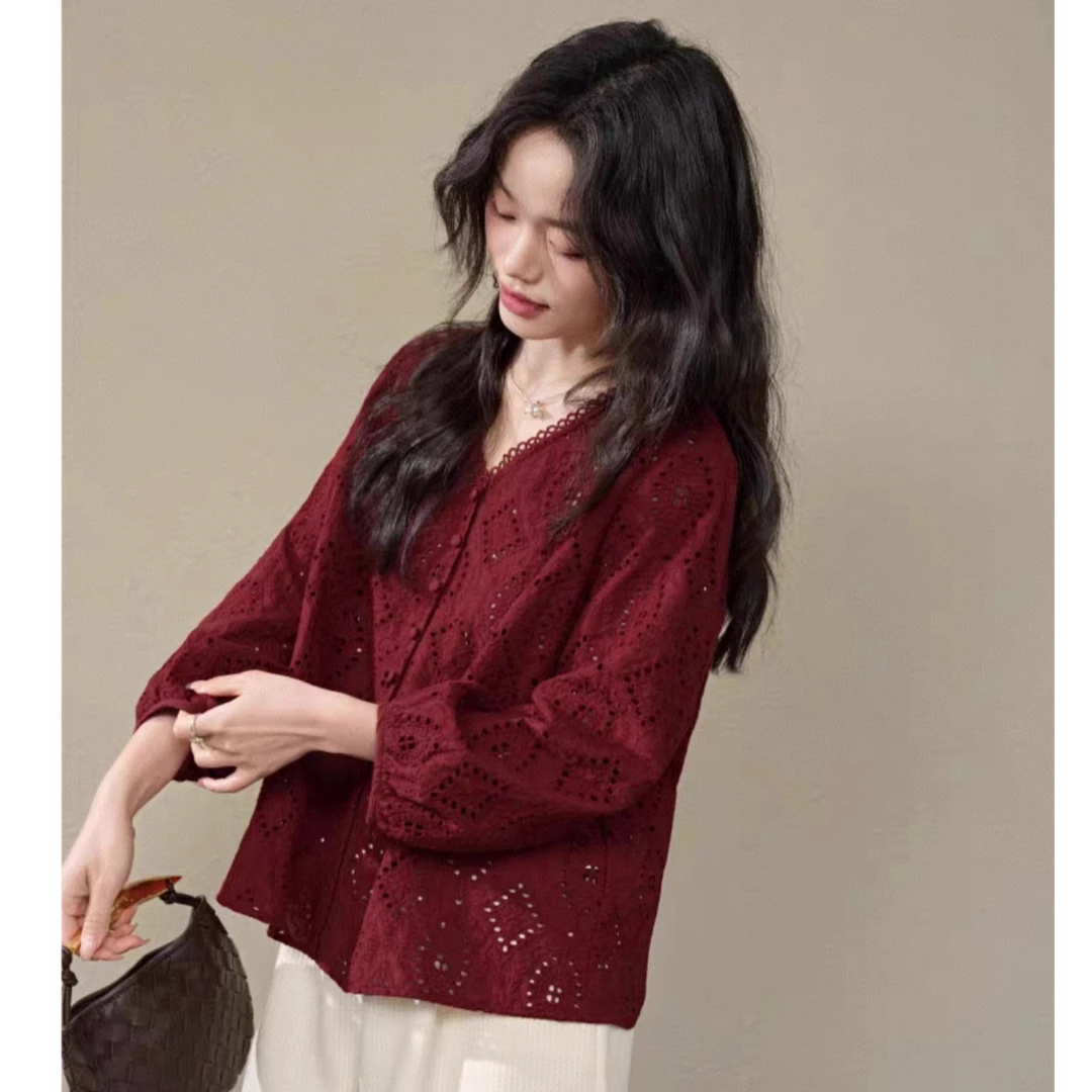 阔红色镂空v领刺绣长袖衬衫女2025春秋季新款穿搭灯笼袖上衣