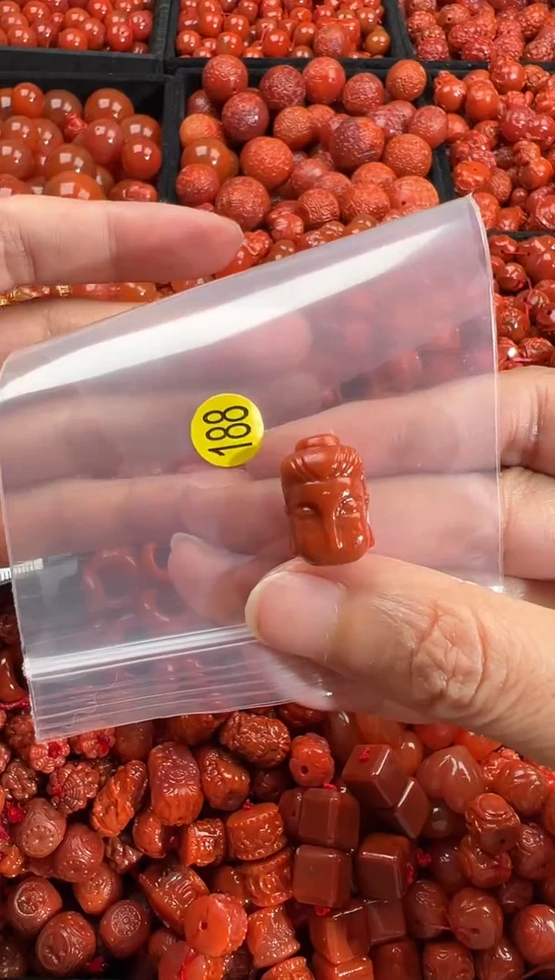 南红玛瑙未镶嵌颈饰1