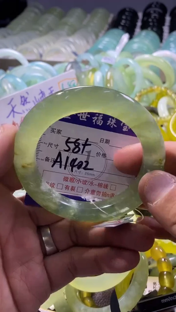 未镶嵌蛇纹石玉手镯1
