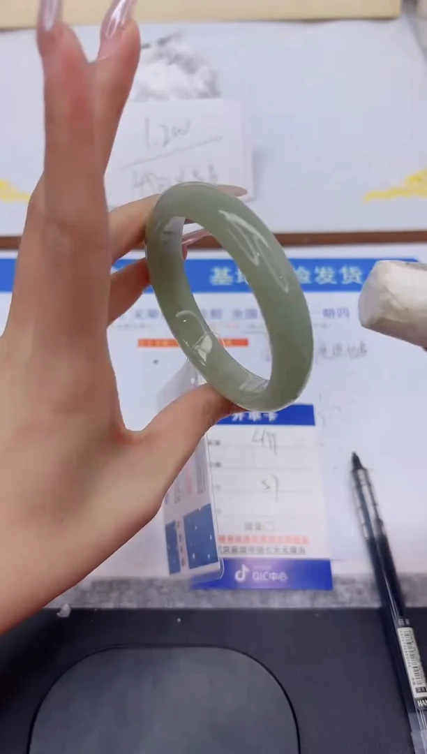 未镶嵌手镯石英质玉L199-57