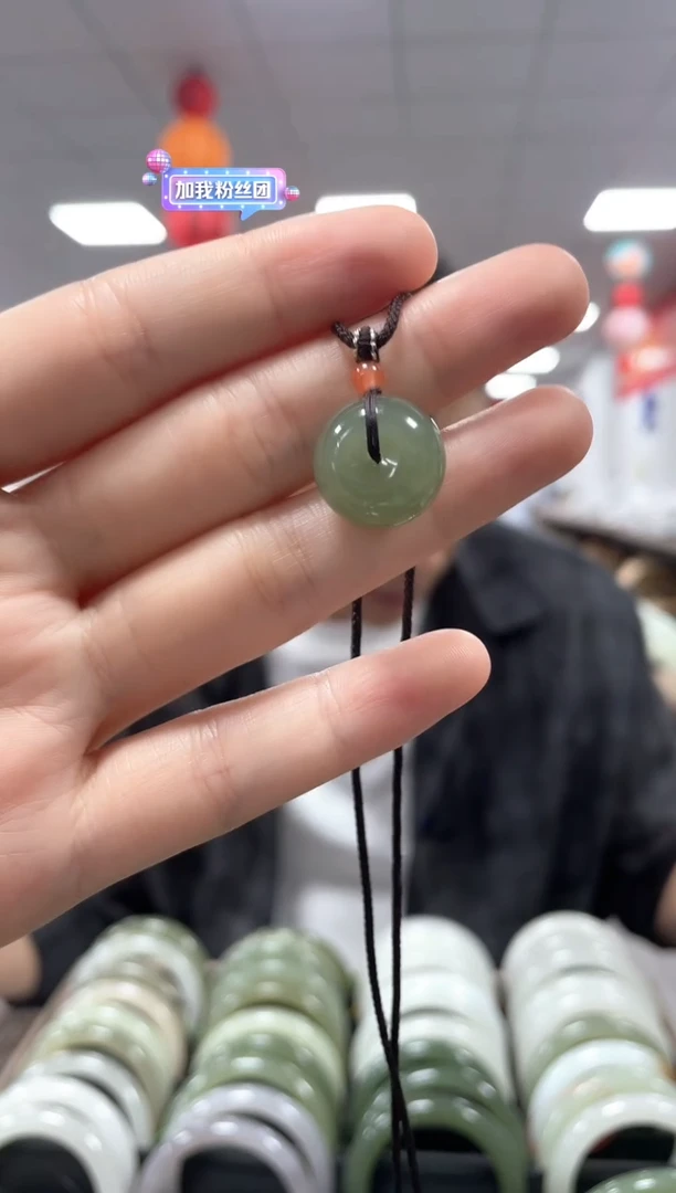 和田玉未镶嵌颈饰沙枣青厚平安扣吊坠一件