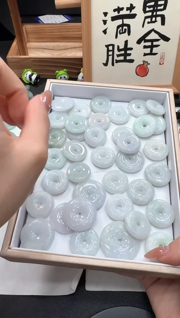 颈饰未镶嵌翡翠多样性发其一