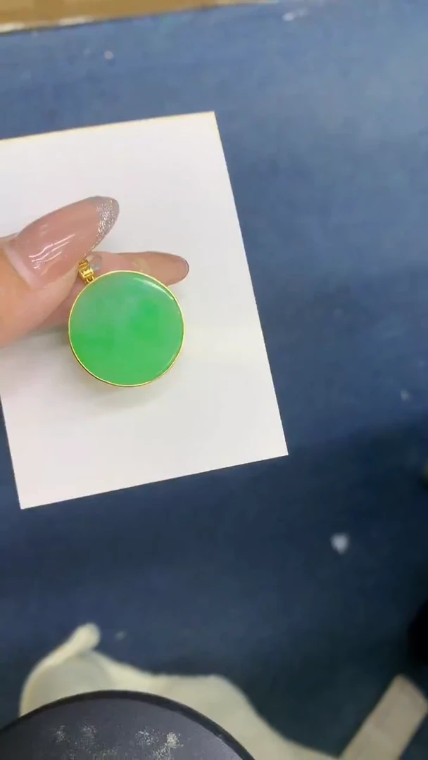 颈饰18K金镶嵌翡翠宝**宝1