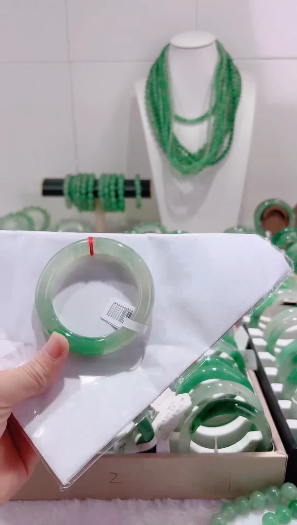 石英质玉手镯未镶嵌手镯