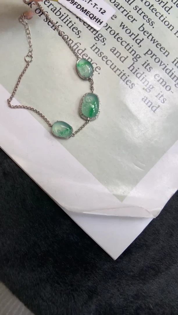 18K金镶嵌手链翡翠手链