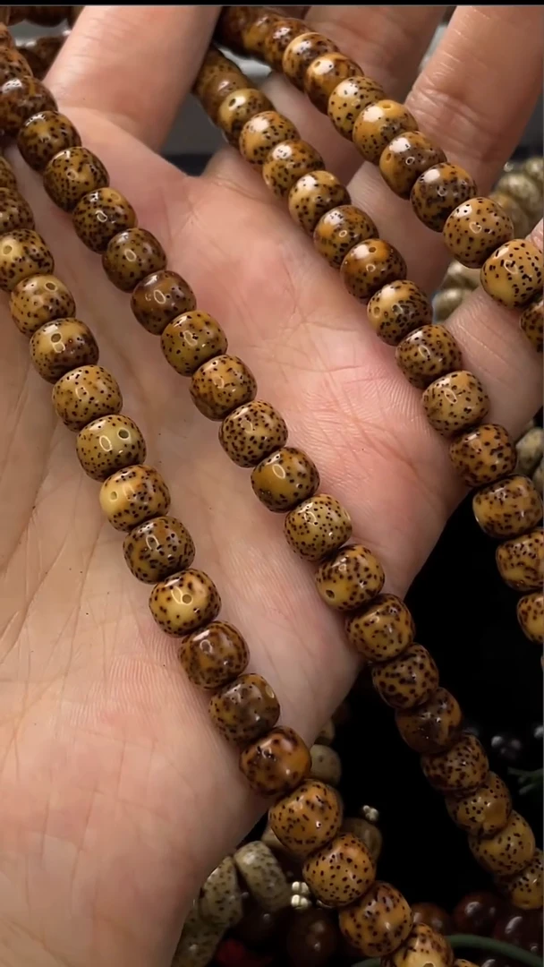 吊坠星月菩提精工级粉皮浅珀桶珠8*7长串