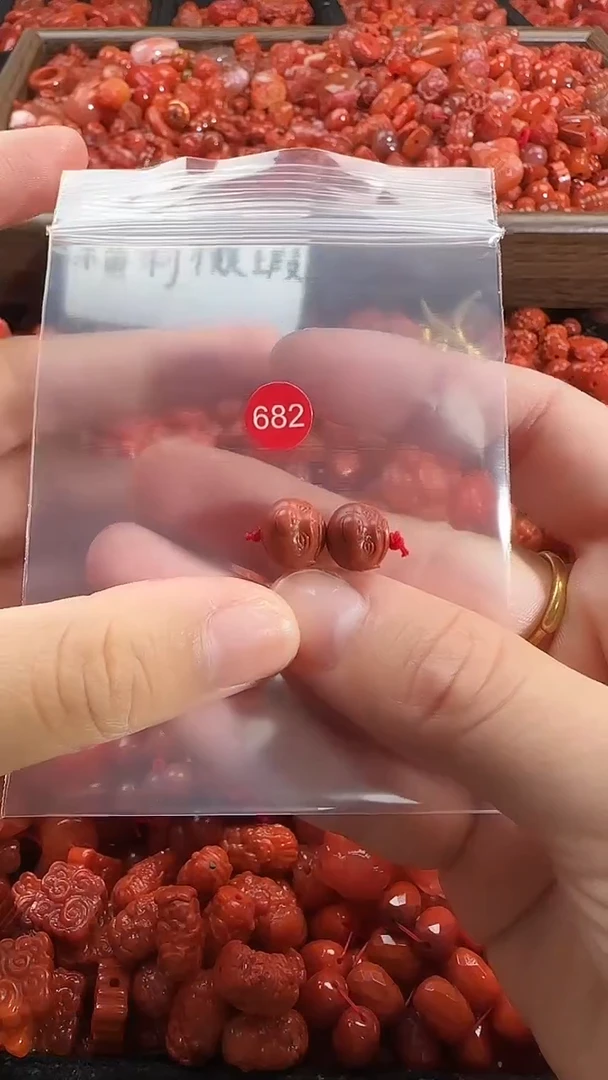 颈饰未镶嵌南红玛瑙1