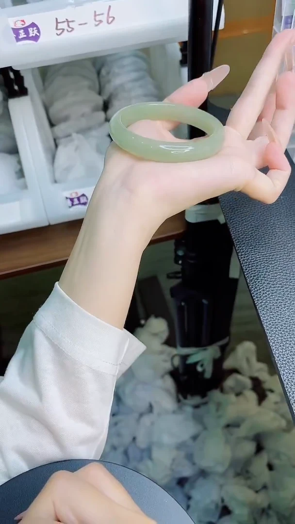 未镶嵌手镯石英质玉204-55