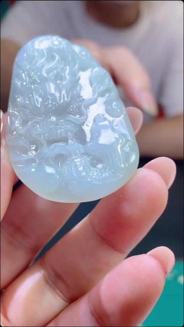 翡翠挂件未镶嵌龙牌
