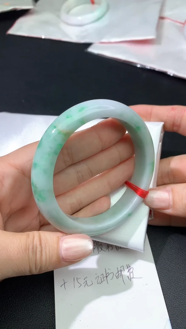 未镶嵌手镯翡翠手镯