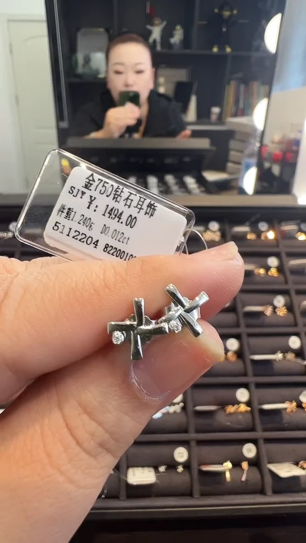 18K金镶嵌耳饰钻石天然真金真钻