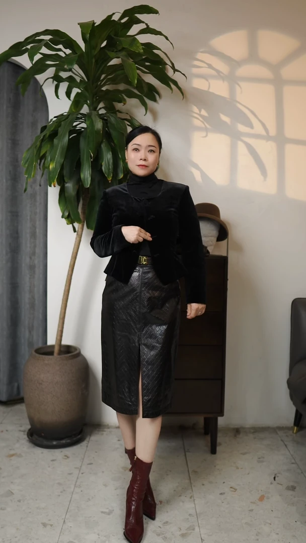 圆领丝绒上衣，黑色，S，（少了一颗扣子）