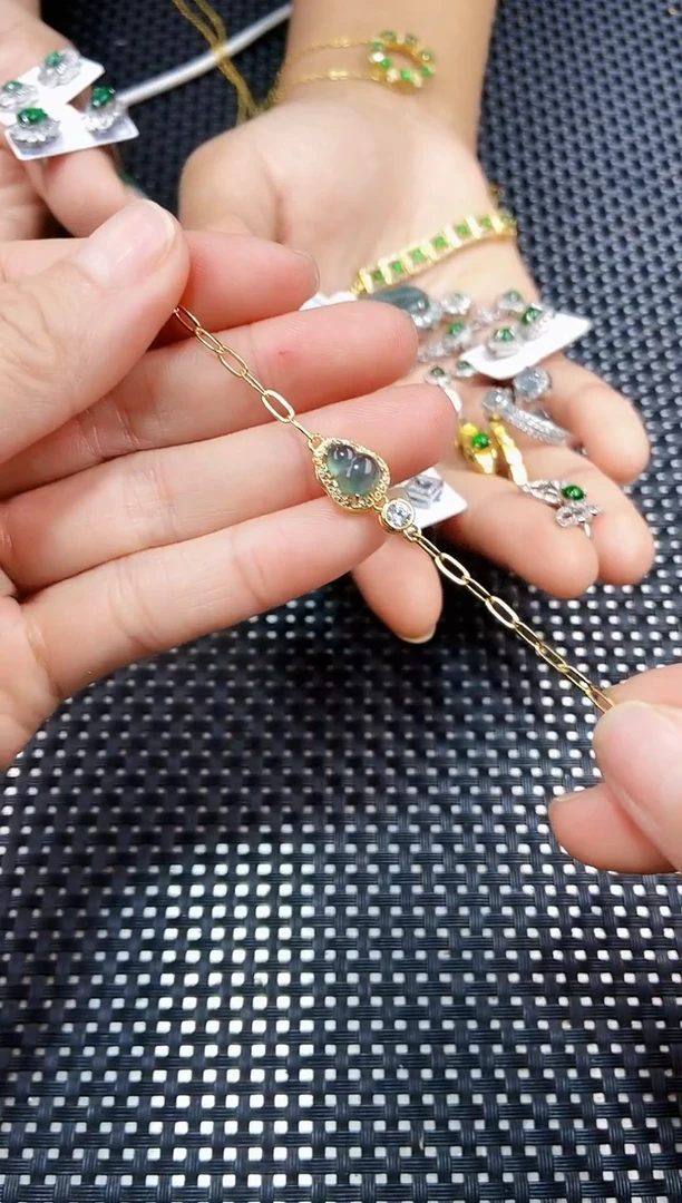 【闪购商品】翡翠手链未镶嵌11111111