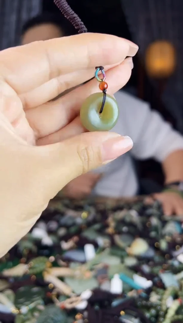 未镶嵌和田玉挂件1