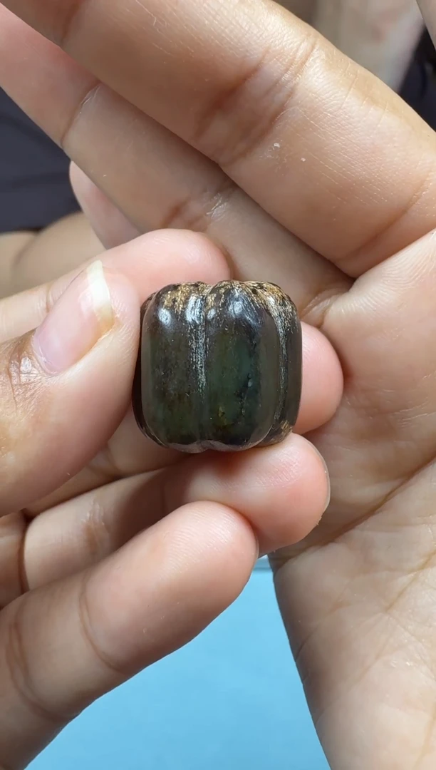 和田玉未镶嵌颈饰1