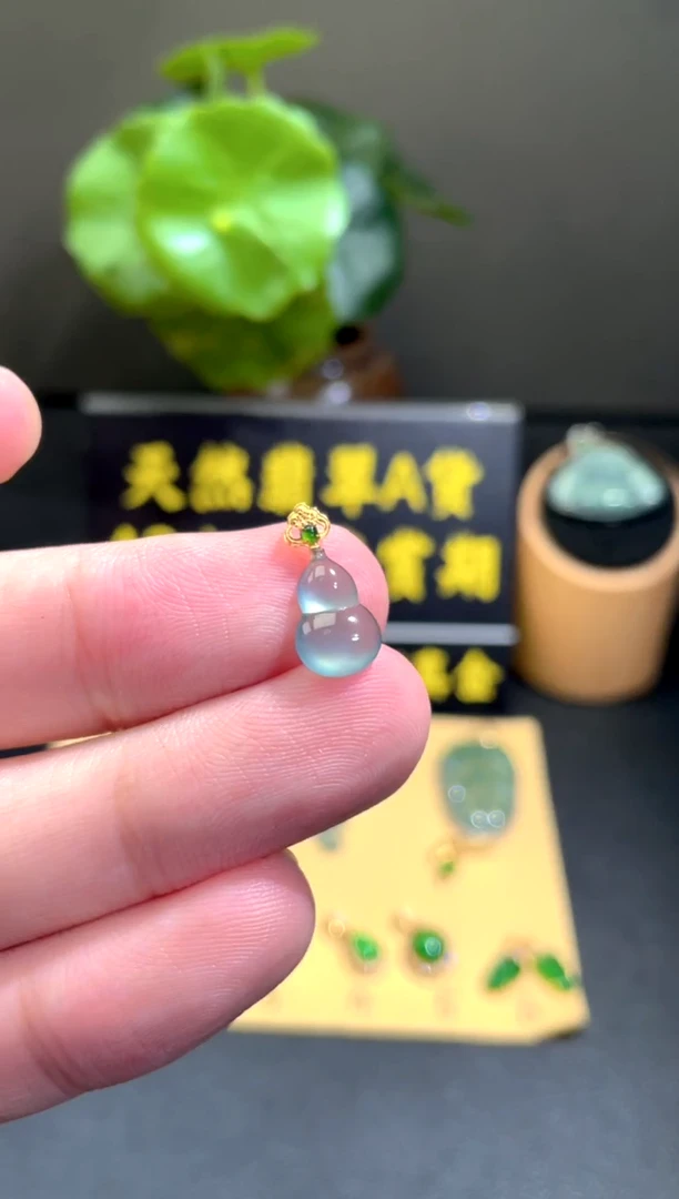 颈饰18K金镶嵌翡翠翡翠A货
