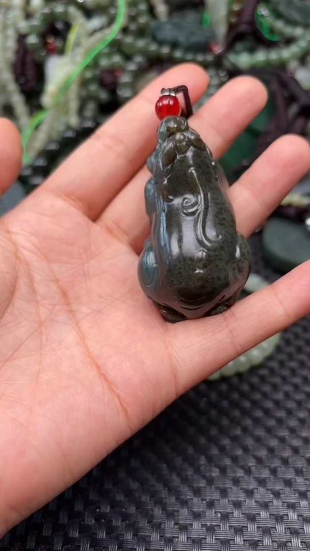 和田玉未镶嵌颈饰1