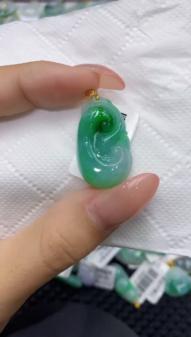 颈饰18K金镶嵌翡翠1