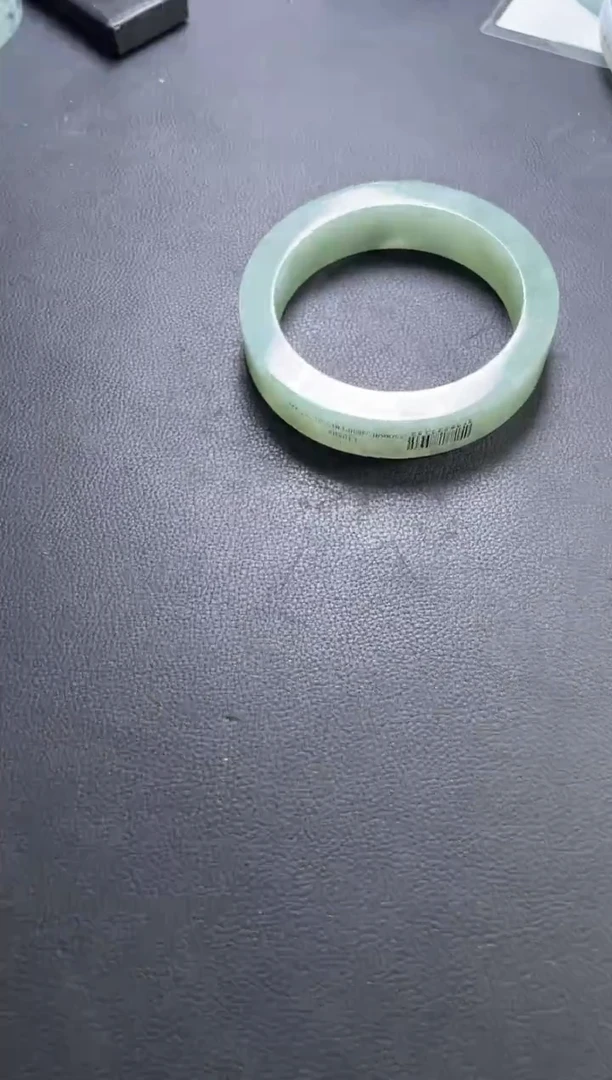 未镶嵌手镯定制翡翠手镯