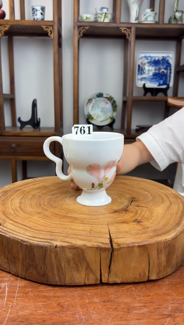 瓷国韵瓷坊-手工手绘女王杯761