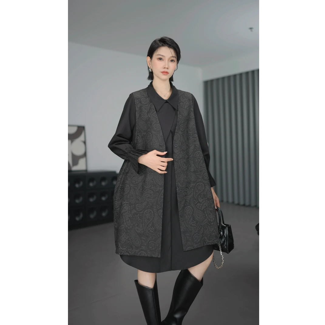 鑫鑫2025秋季新款小众炸街高级感女装时尚V领百搭无袖马甲2971