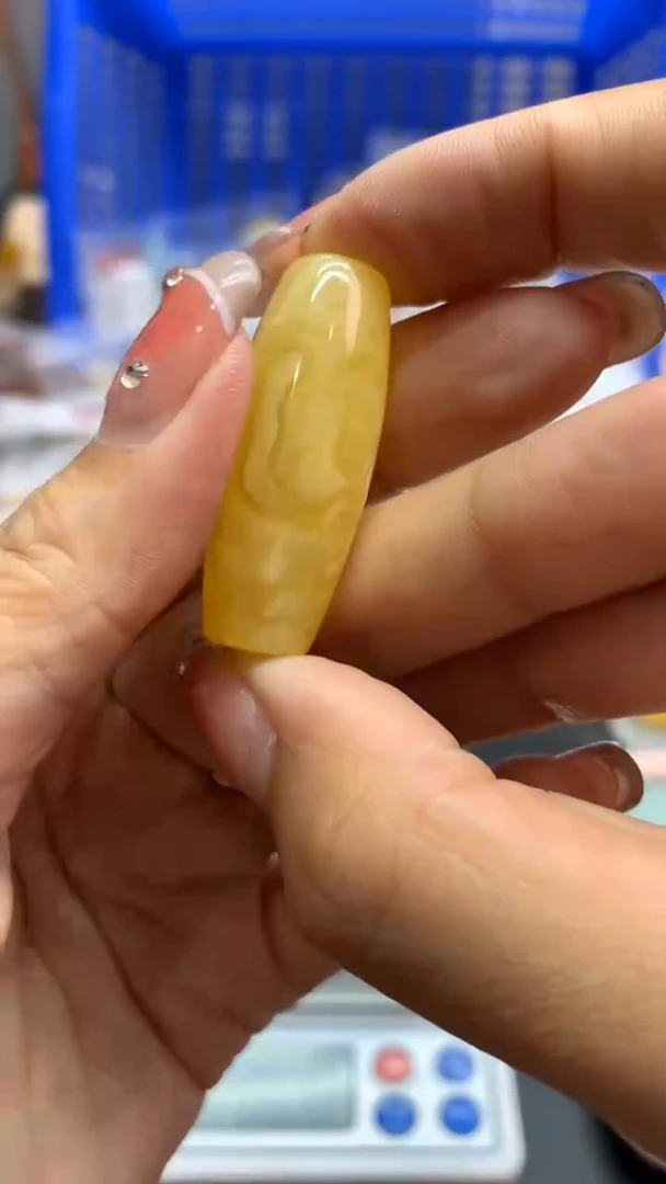 未镶嵌琥珀珠宝奇石2411