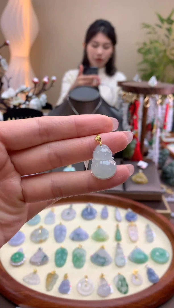 【闪购商品】翡翠颈饰18K金镶嵌葫芦