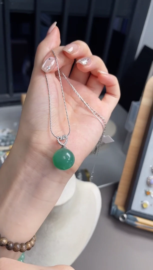 颈饰未镶嵌石英质玉1