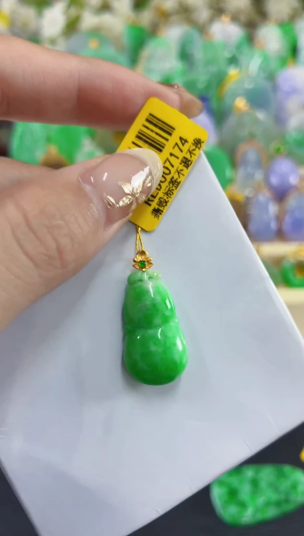 吊坠(不含链)18K金镶嵌翡翠挂件