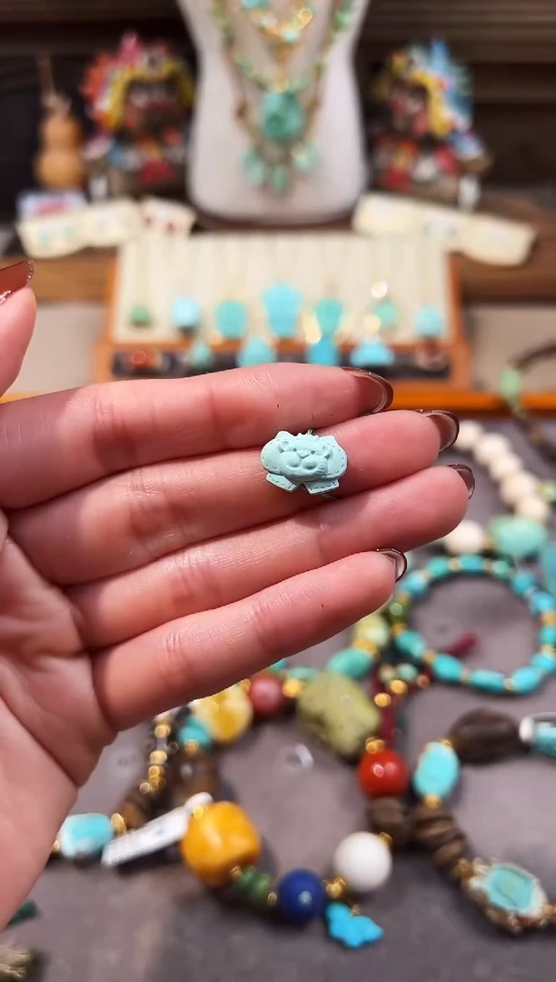 未镶嵌绿松石配饰蝴蝶结小熊