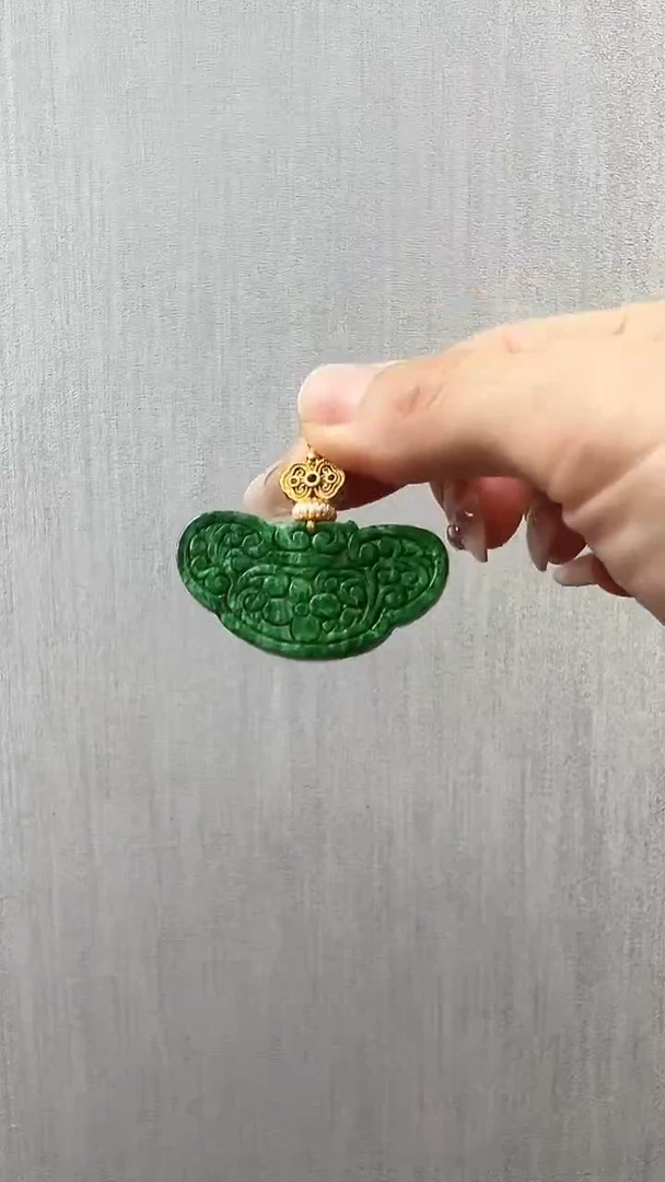 翡翠未镶嵌颈饰如意