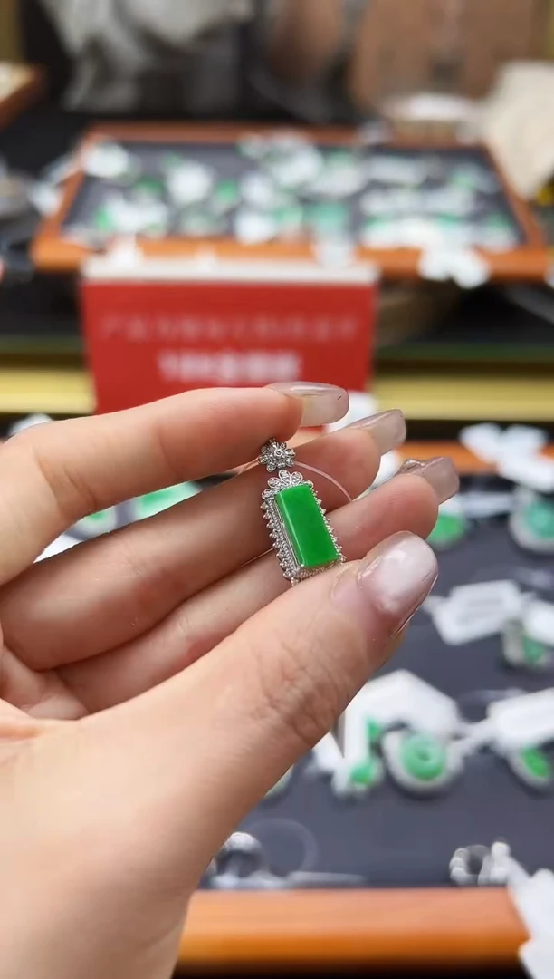 【闪购商品】翡翠颈饰18K金镶嵌DFZ0220-142