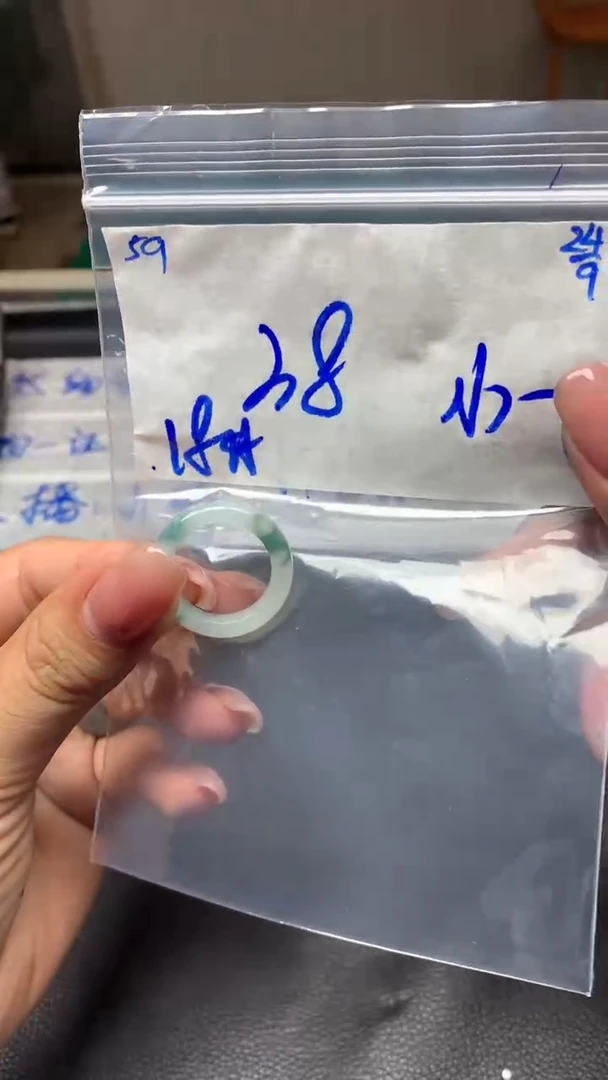 未镶嵌定制翡翠小*?59翡翠毛货需精细抛光挂件多样性拍一发一