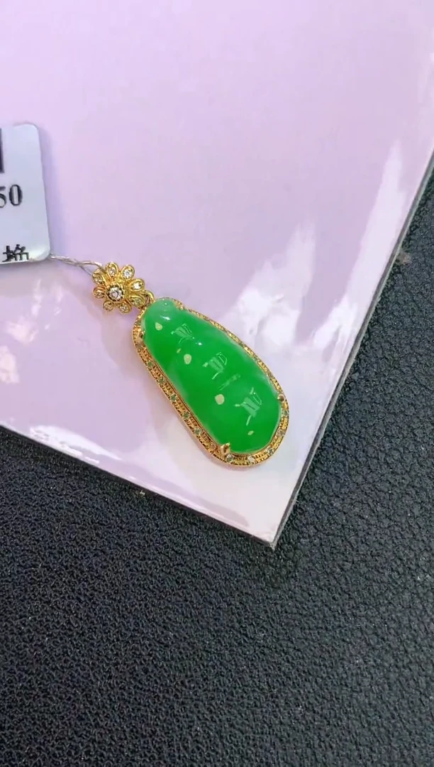 颈饰18K金镶嵌翡翠赠礼盒证书 麦麦