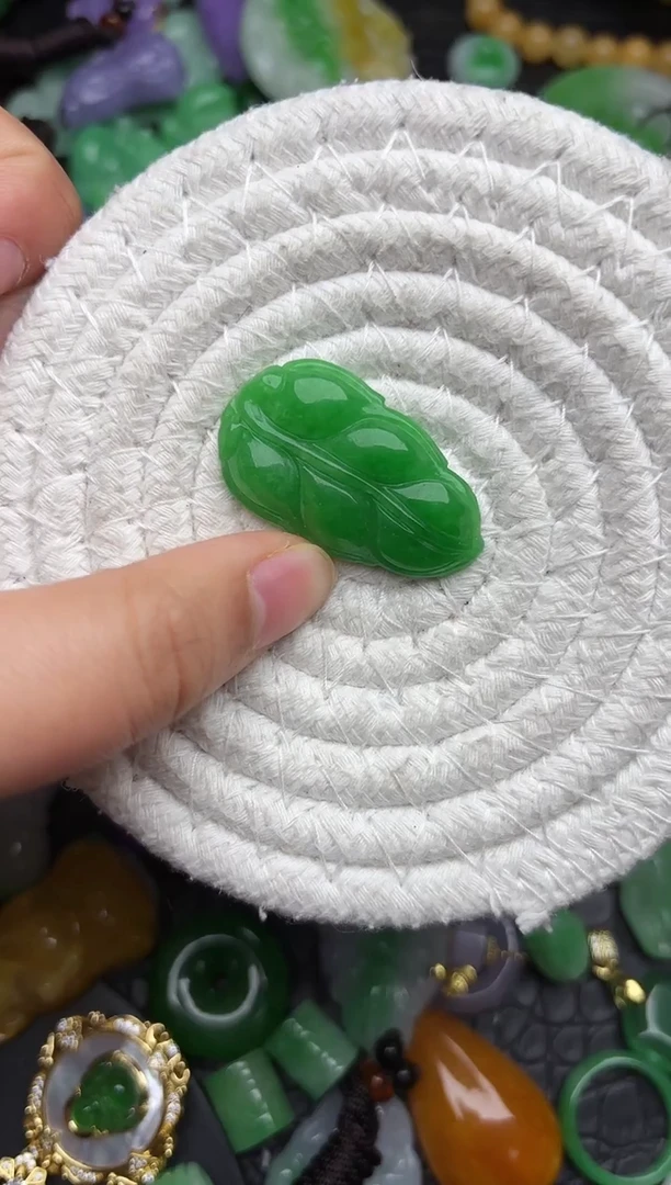 颈饰未镶嵌翡翠缅甸翡翠吊坠