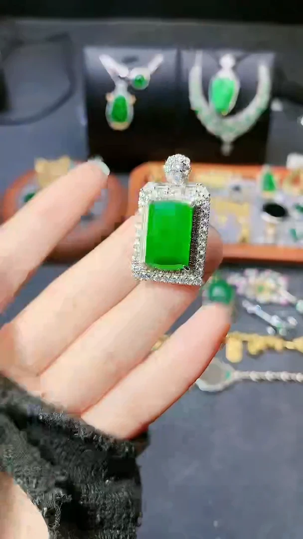 【闪购商品】翡翠吊坠(赠链)银S925镶嵌吊坠