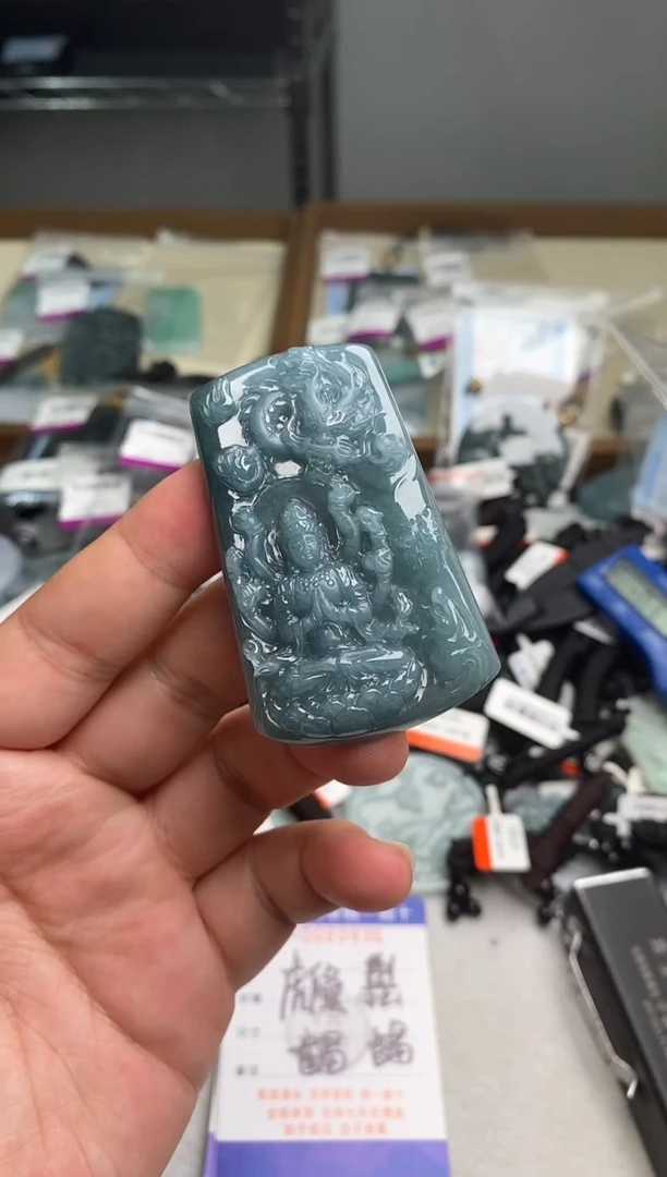翡翠未镶嵌颈饰 多样性发其一