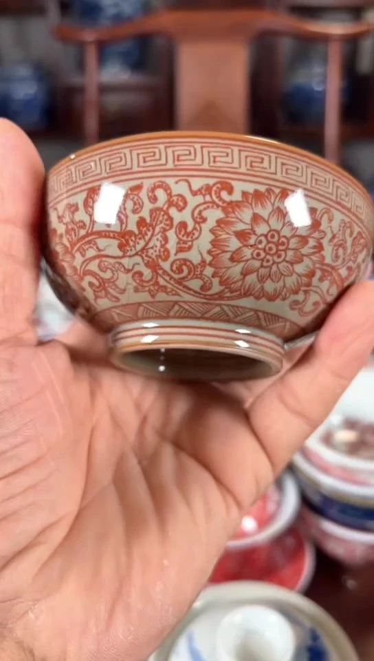 柴窑釉里红缠枝莲普洱杯