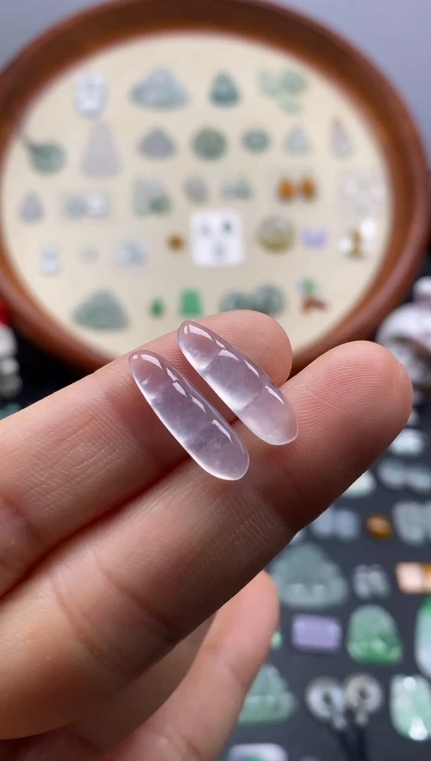 颈饰未镶嵌翡翠冰豆子1对/芬