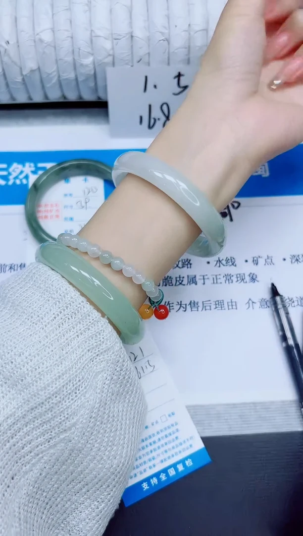 石英质玉手镯未镶嵌121/61.5