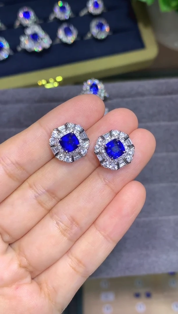 耳钉蓝宝石18K金镶嵌2.38ct