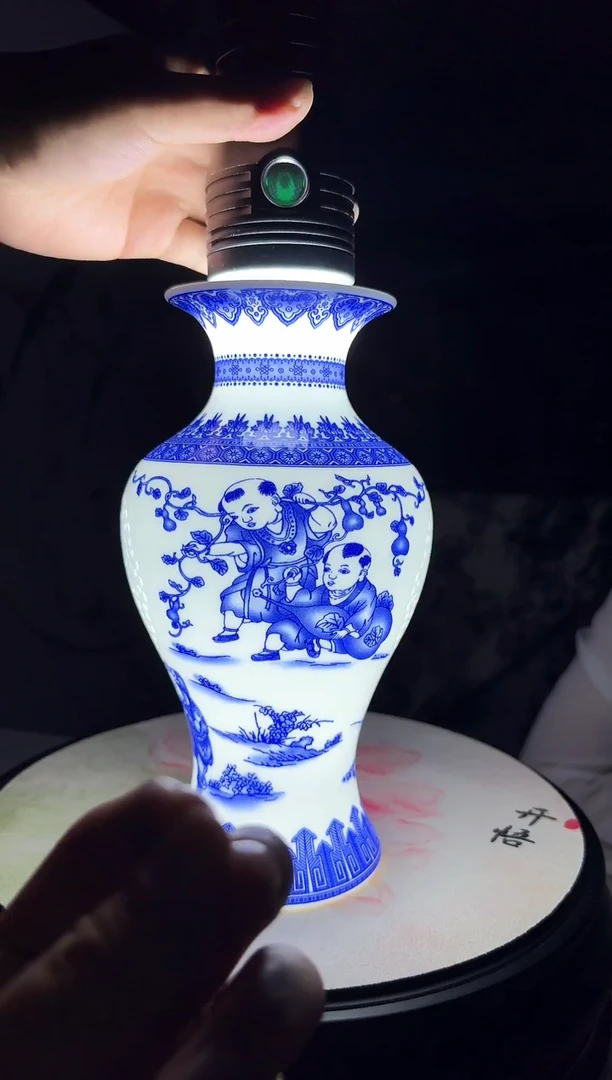 摆件陶薄胎吉祥青花玲珑鱼尾瓶
