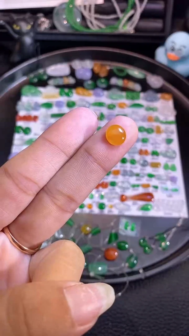 翡翠挂件未镶嵌蛋面