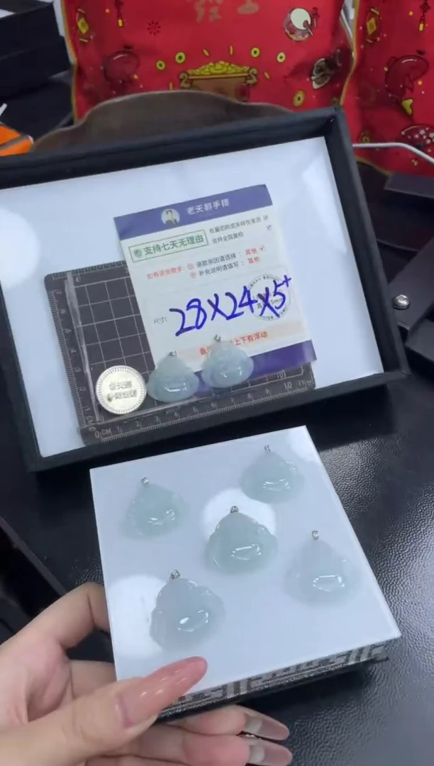 【闪购商品】翡翠挂件18K金镶嵌白佛公FL10配绳/多样性发其一CP