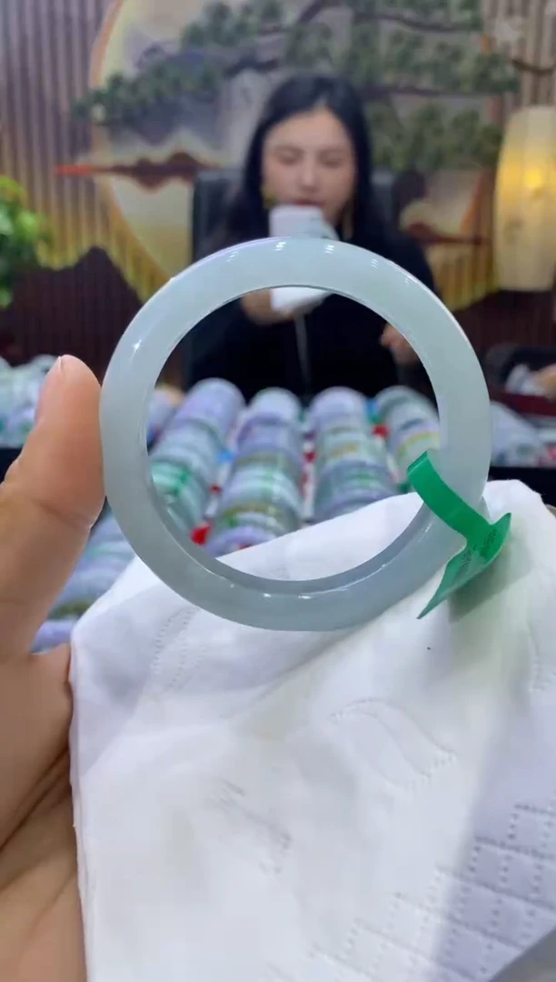 【闪购商品】翡翠手镯未镶嵌多人07754