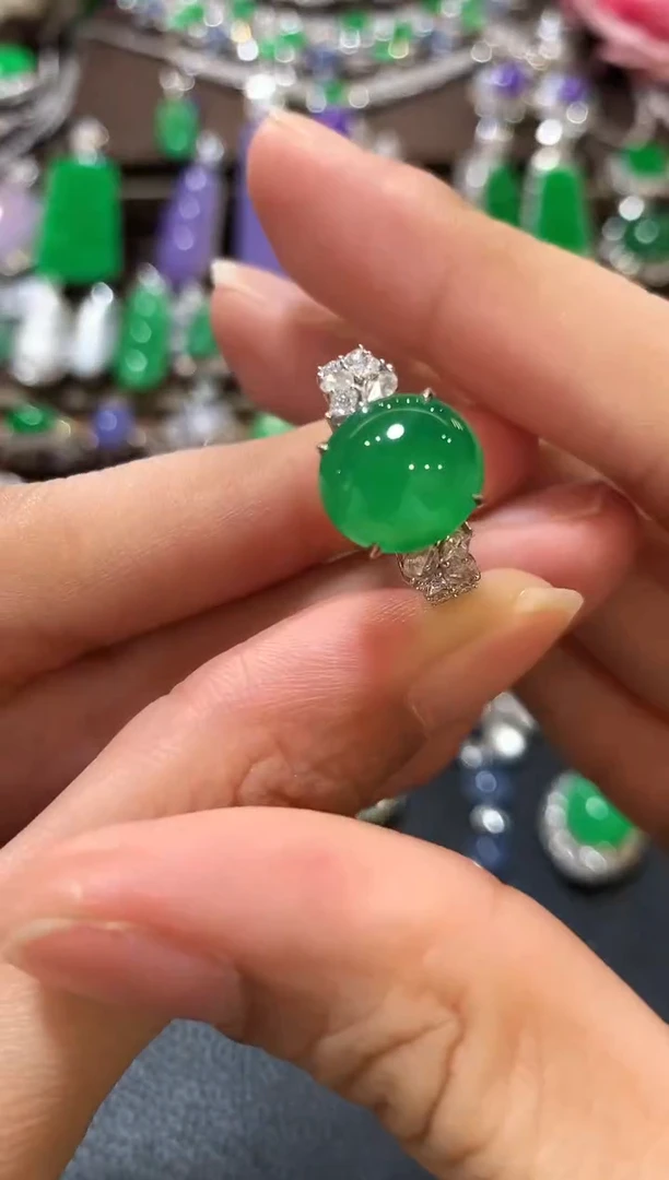 18K金镶嵌戒指翡翠m105