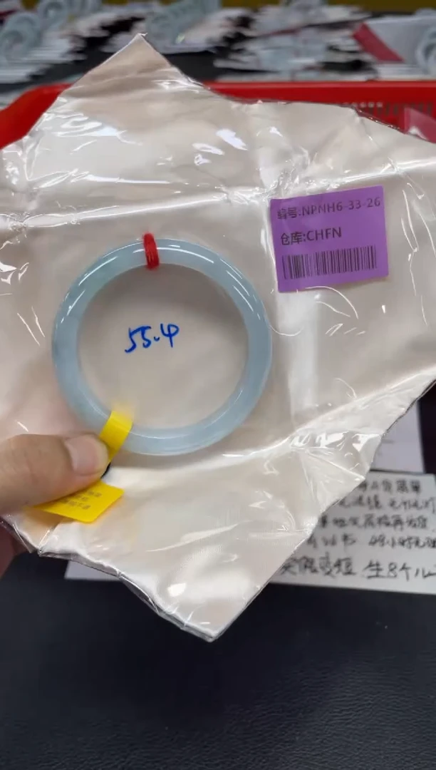 翡翠手镯未镶嵌翡翠手镯