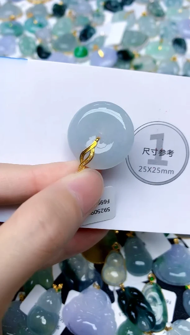 颈饰18K金镶嵌翡翠天然A货翡翠