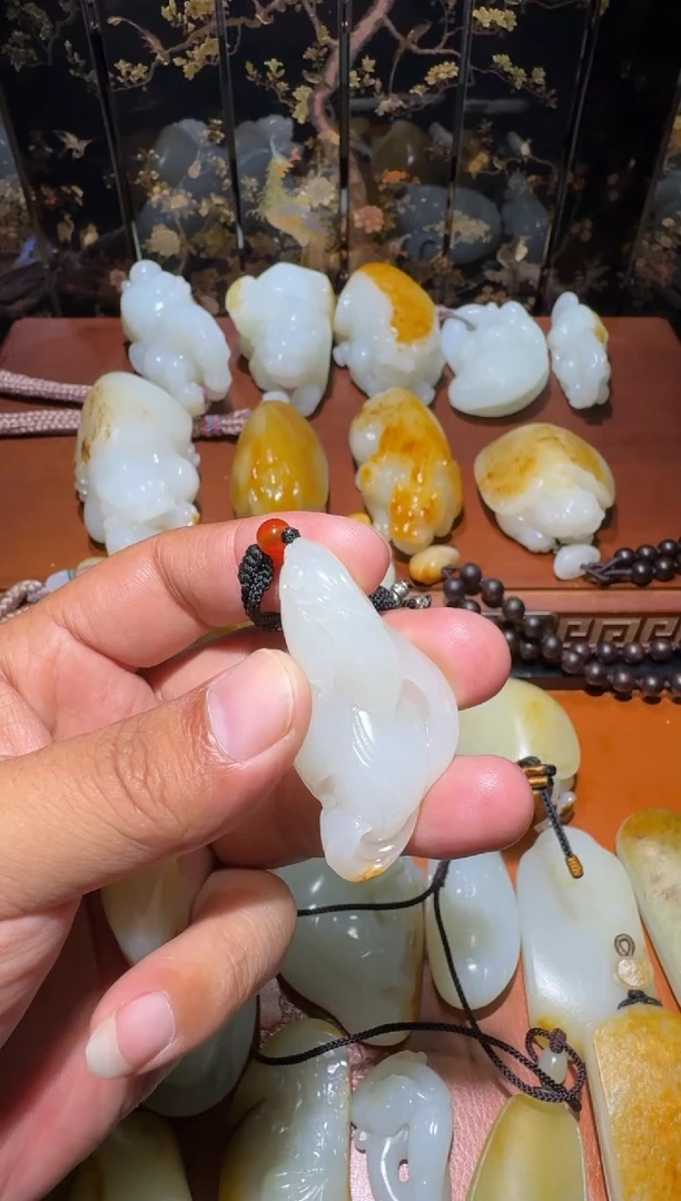 颈饰未镶嵌和田玉玉兰花