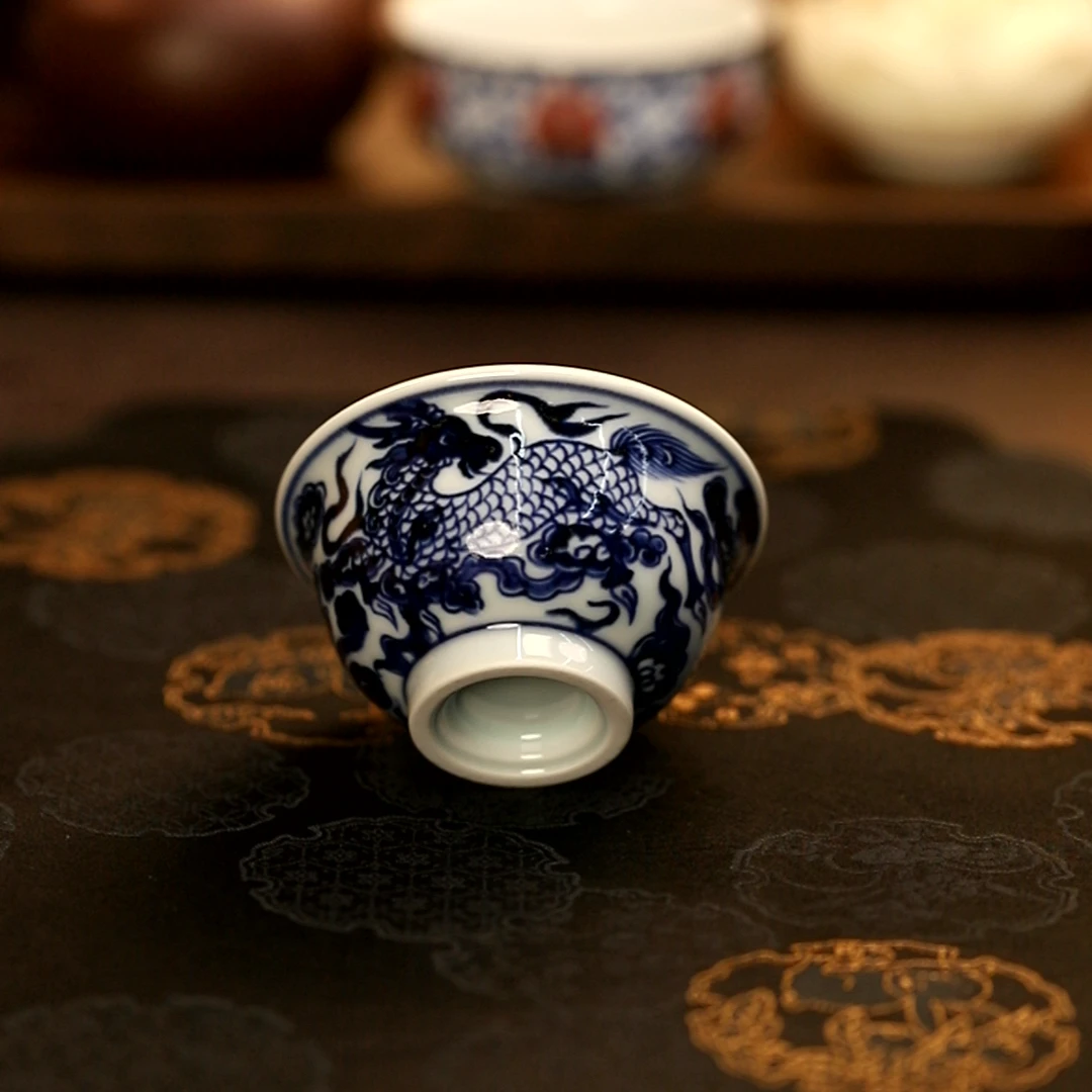 Q1047/陶瓷仿元青花麒麟追凤压手杯